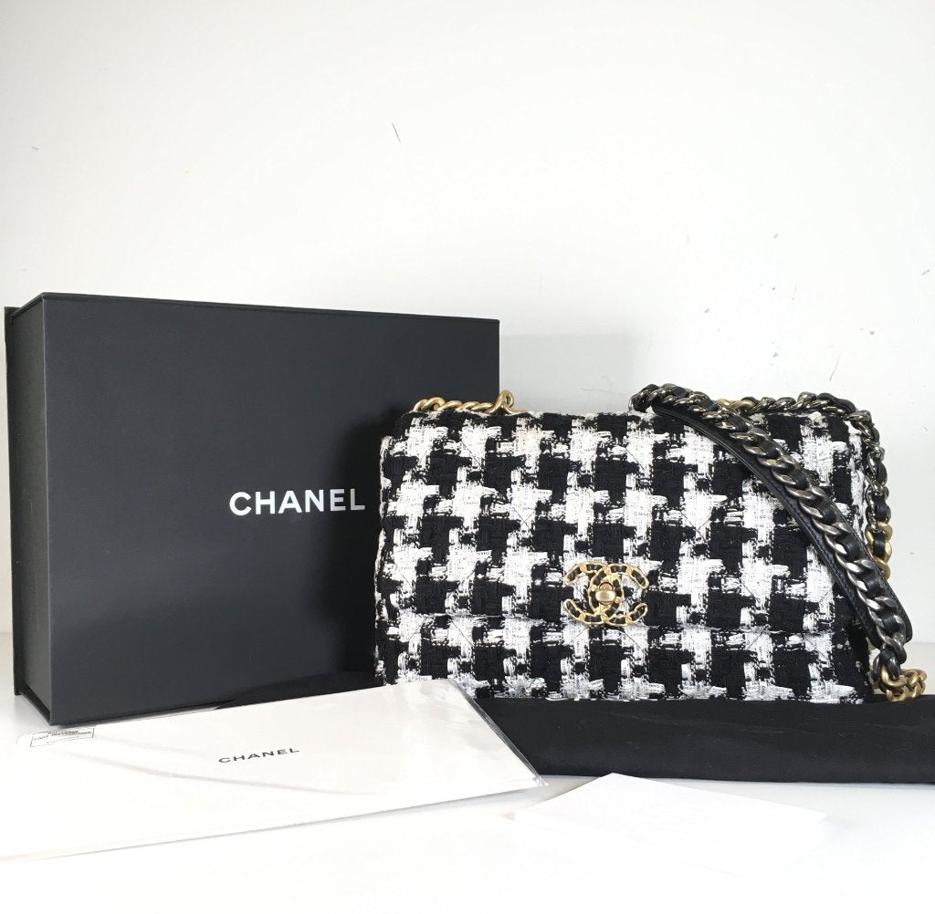 Chanel Tweed 19 Flap