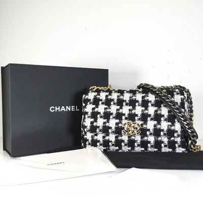 Chanel Tweed 19 Flap