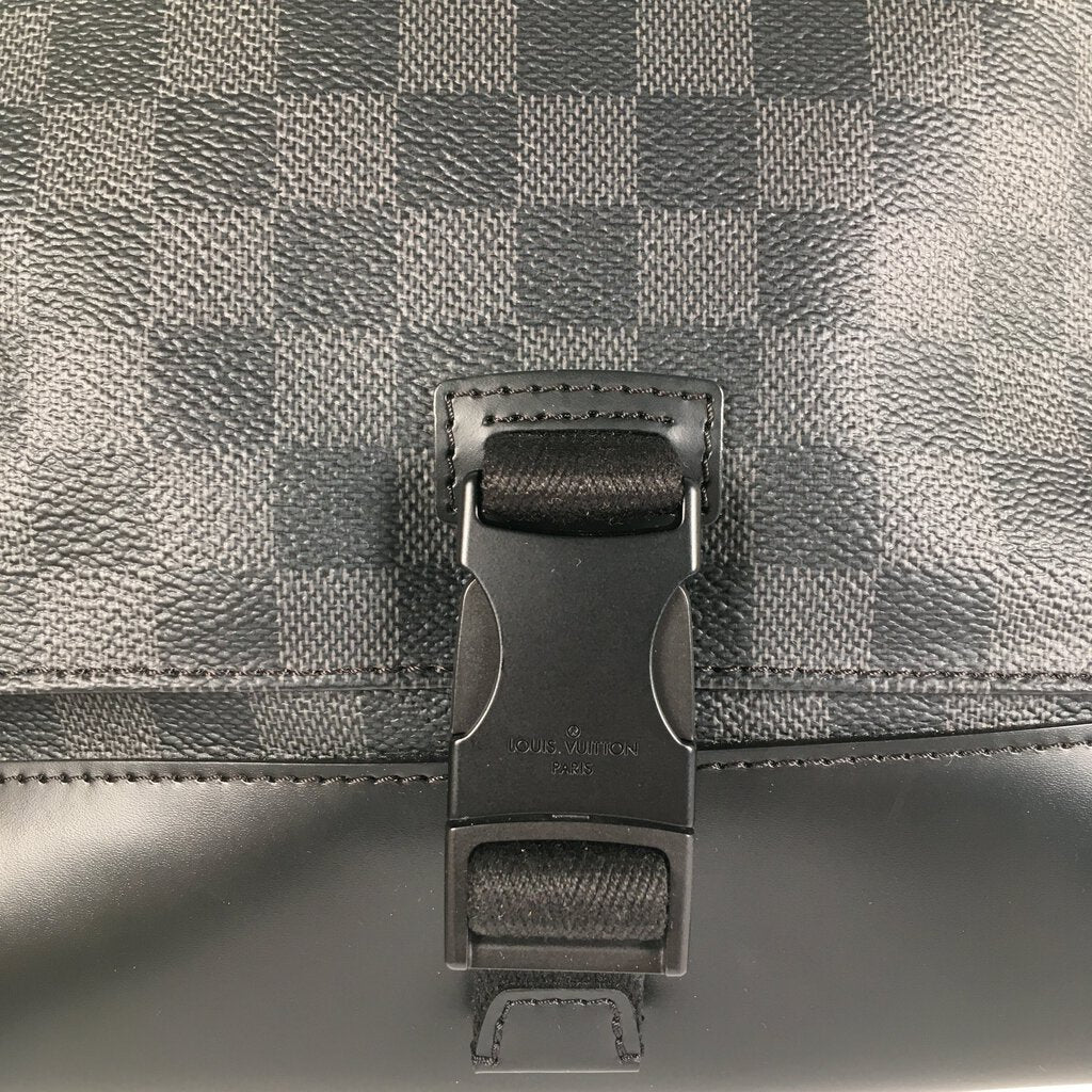 Lous Vuitton Messenger