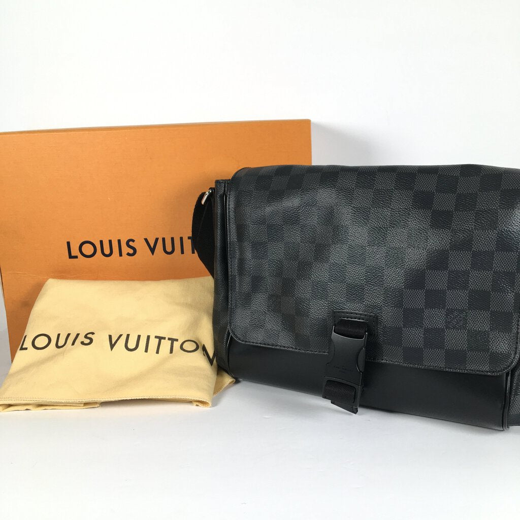 Lous Vuitton Messenger