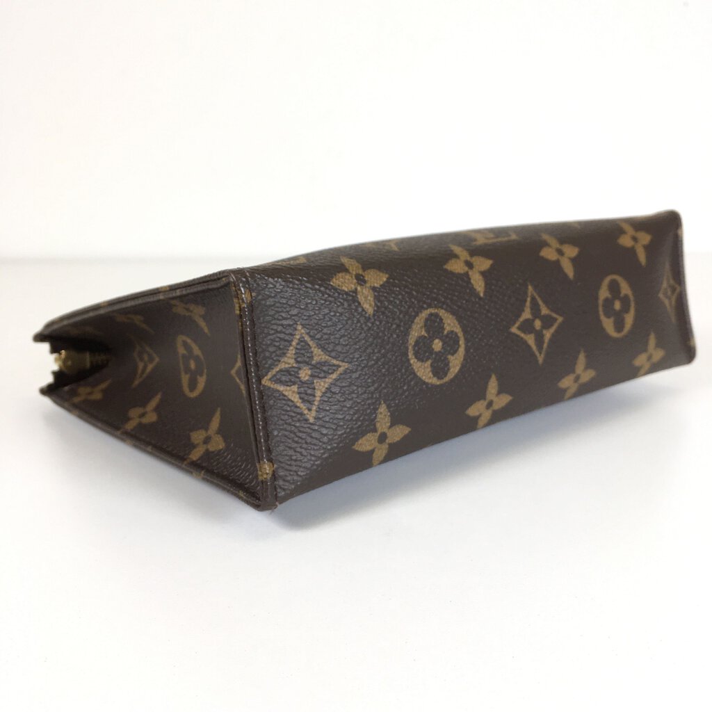 Louis Vuitton Toiletry 19