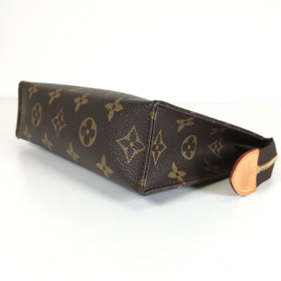 Louis Vuitton Toiletry 19