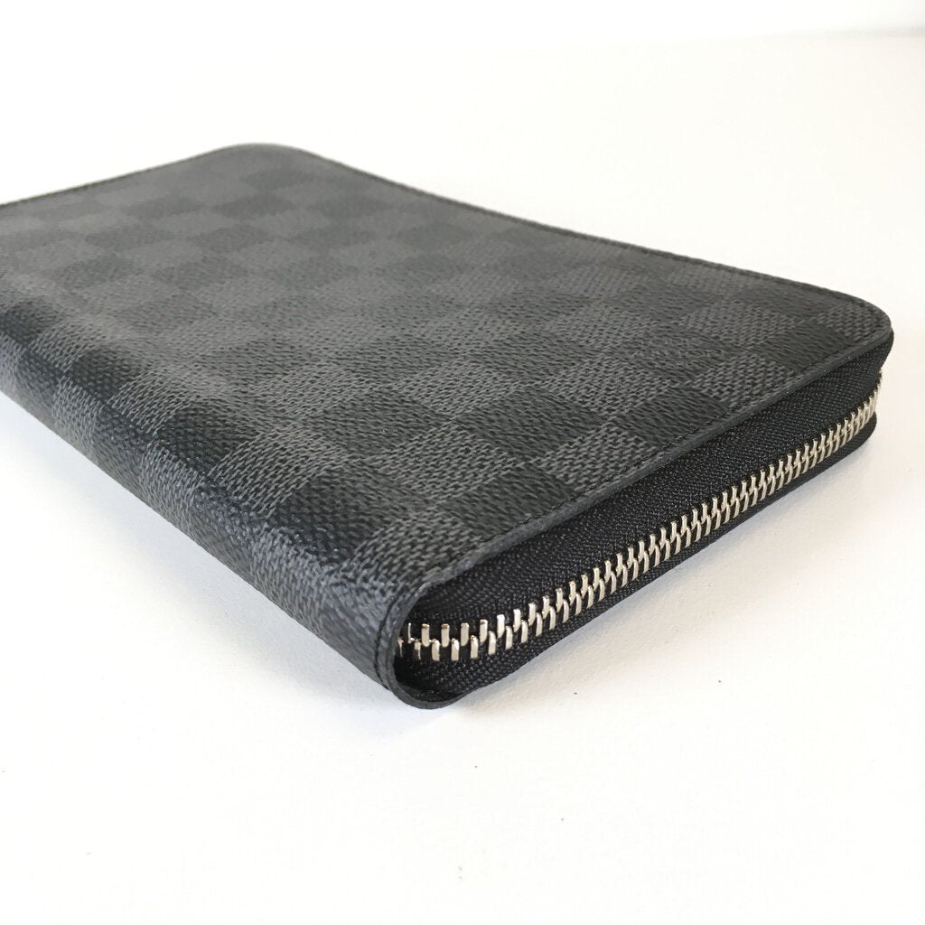 Louis Vuitton Zippy Wallet