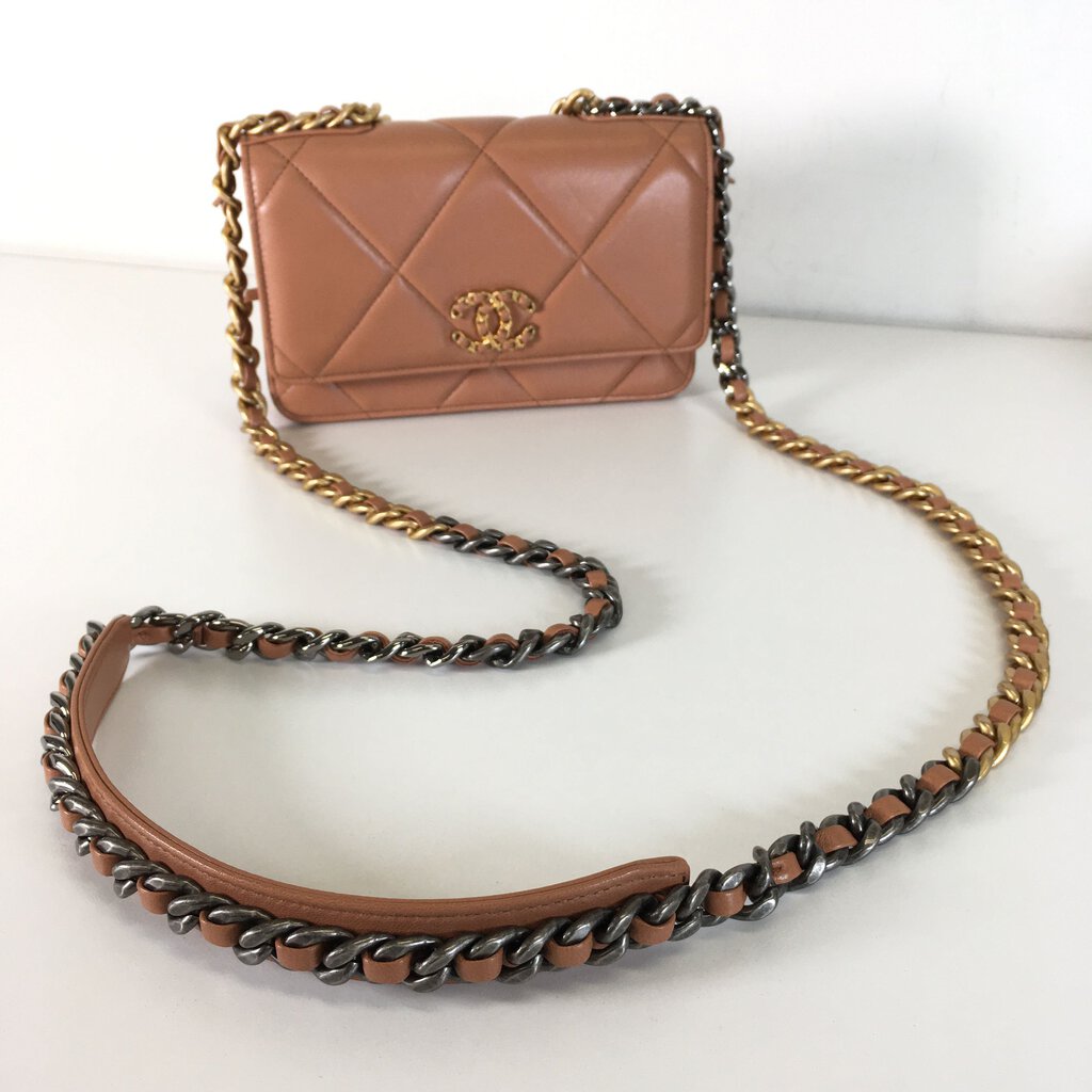 Chanel 19 Wallet on Chain