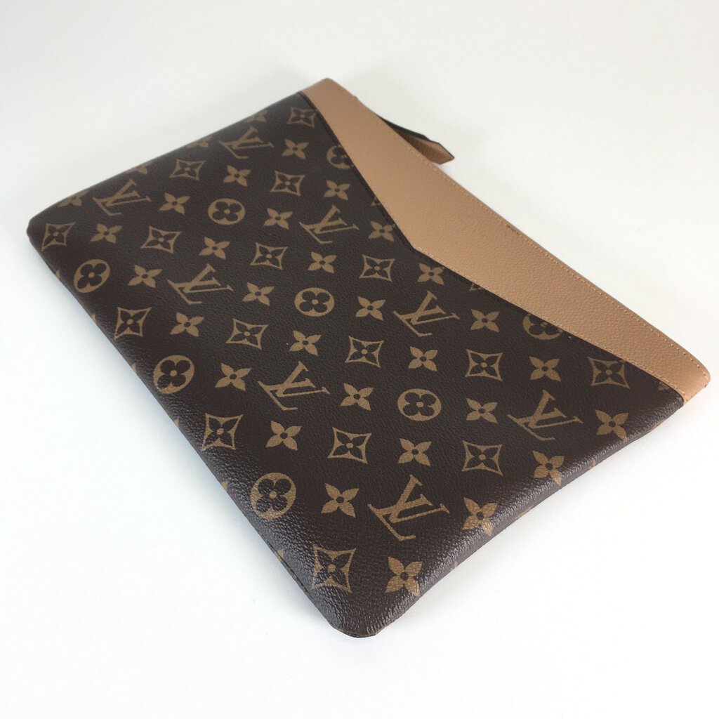 Louis Vuitton Daily Pouch