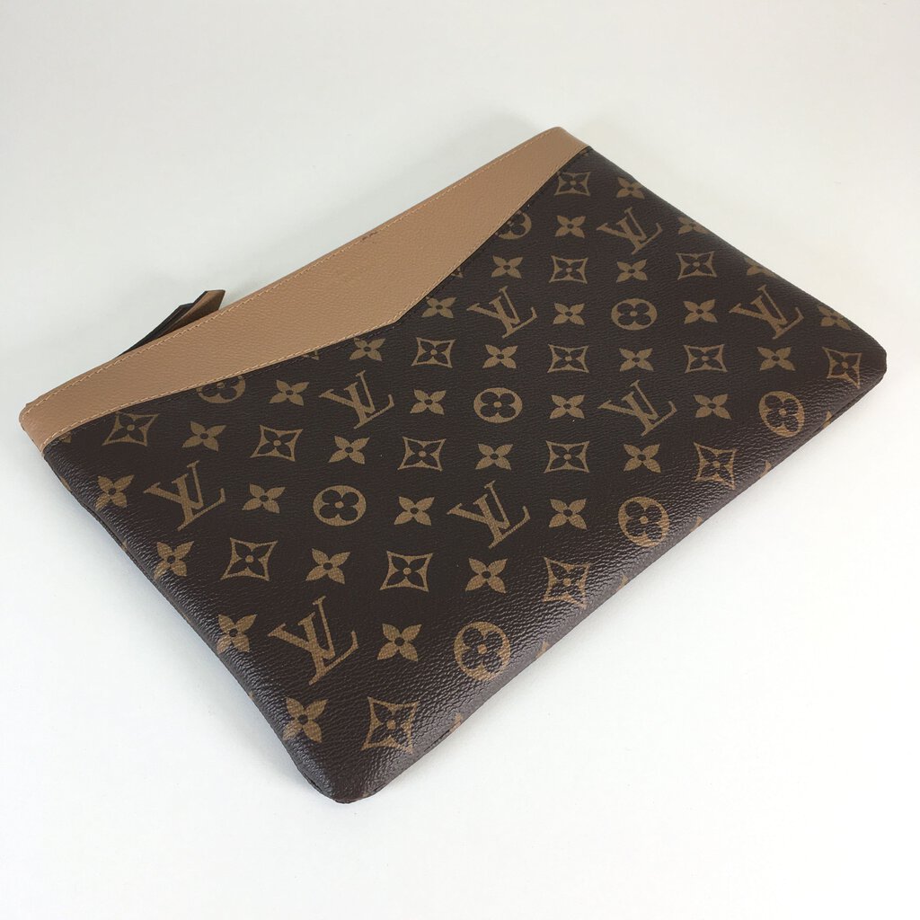 Louis Vuitton Daily Pouch