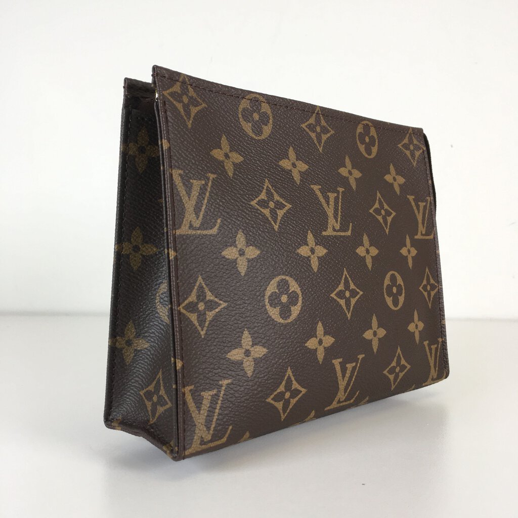 Louis Vuitton Toiletry 19