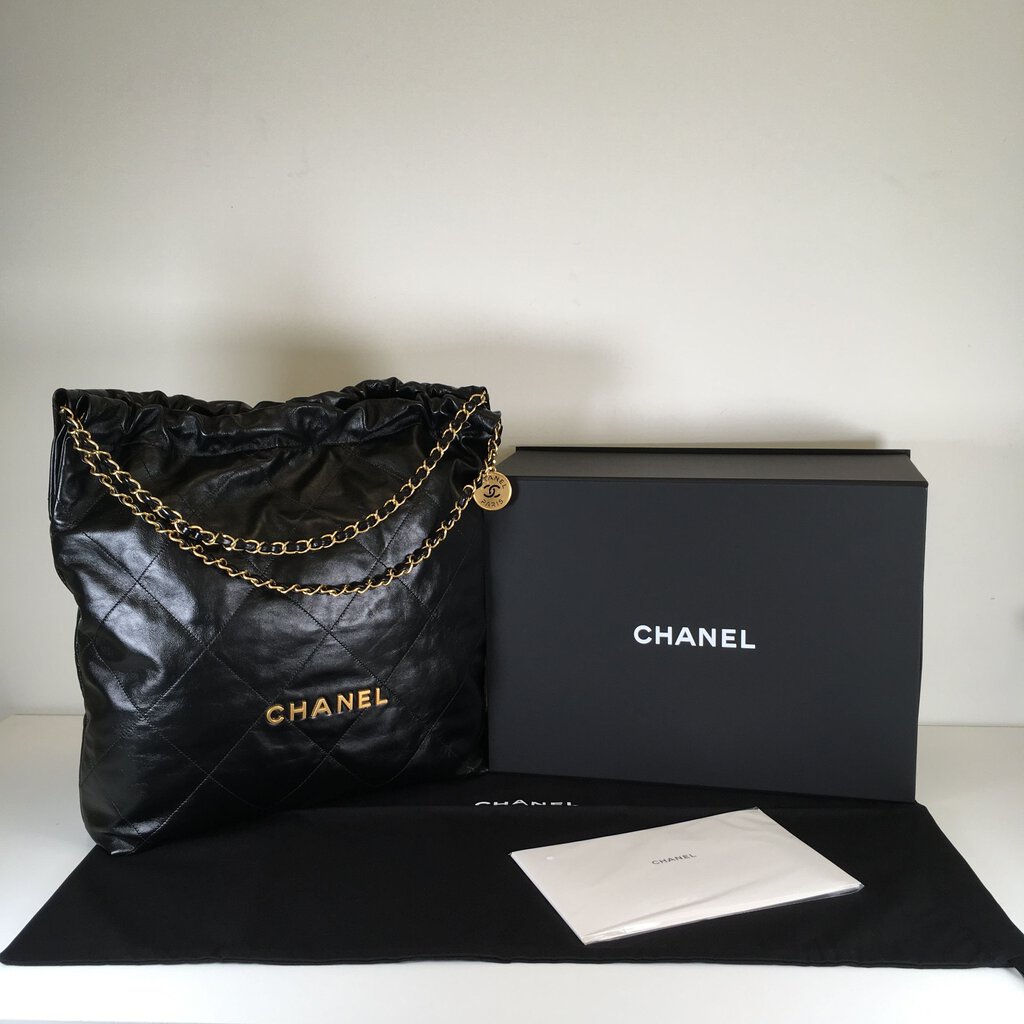 Chanel 22 Handbag