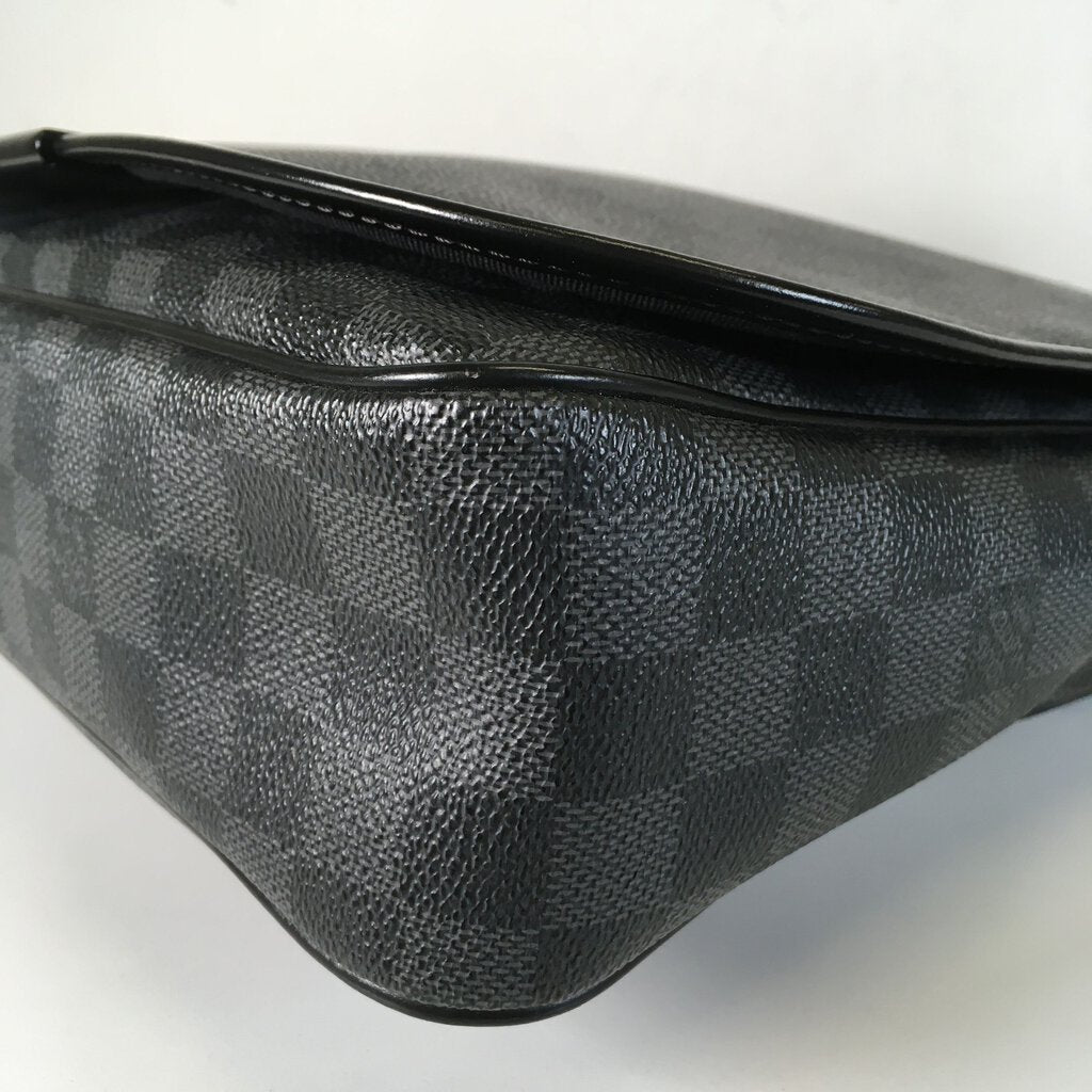 Louis Vuitton Daniel Messenger Bag