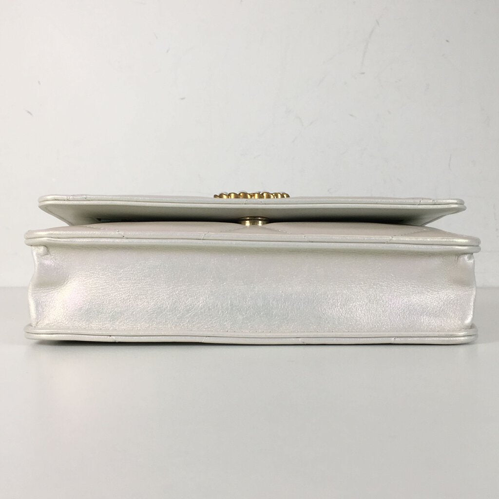 Chanel 19 Wallet on Chain