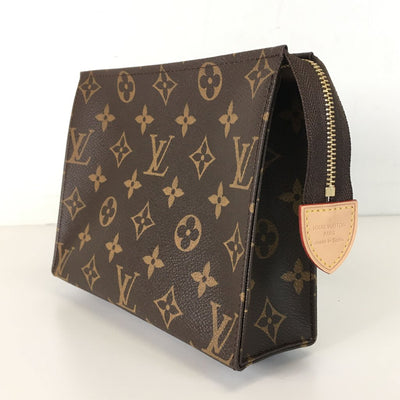 Louis Vuitton Toiletry 19