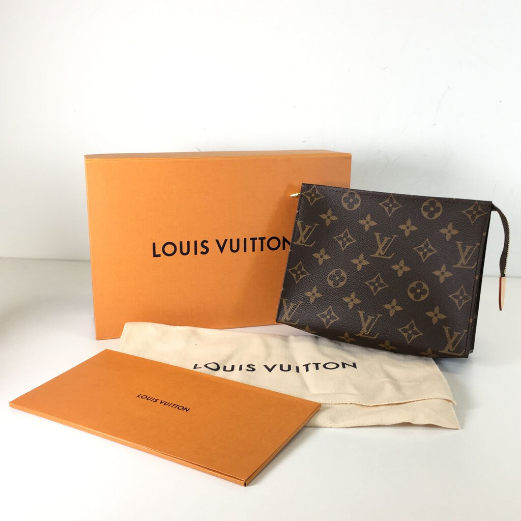 Louis Vuitton Toiletry 19