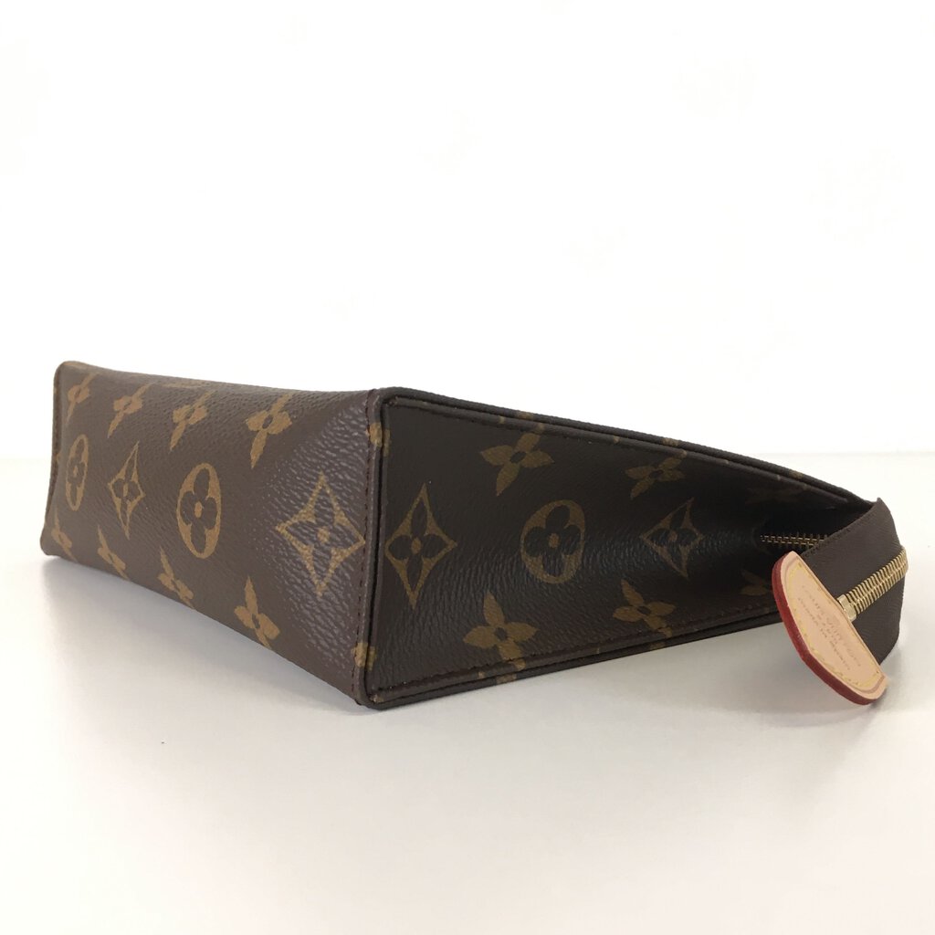 Louis Vuitton Toiletry 19