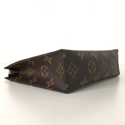 Louis Vuitton Toiletry 19