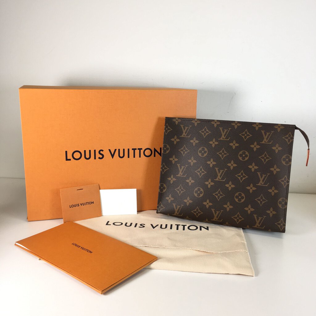 Louis Vuitton Toiletry 26