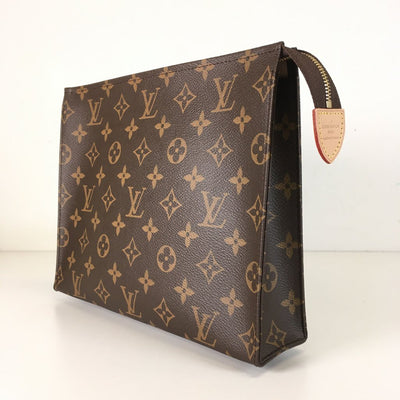 Louis Vuitton Toiletry 26