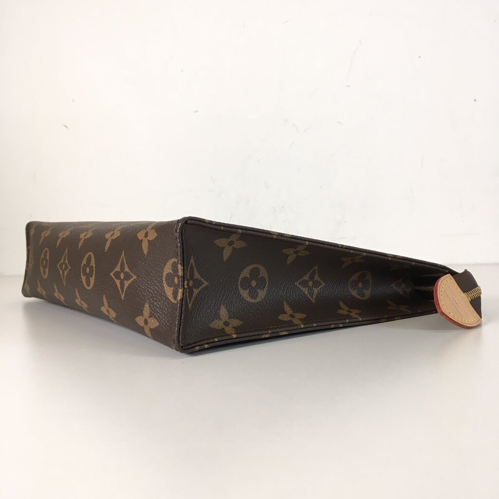 Louis Vuitton Toiletry 26