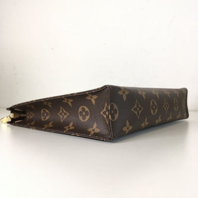 Louis Vuitton Toiletry 26