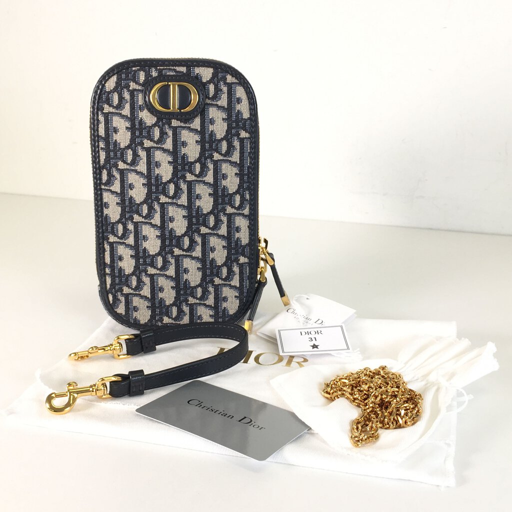 Dior 30 Montaigne Phone Holder