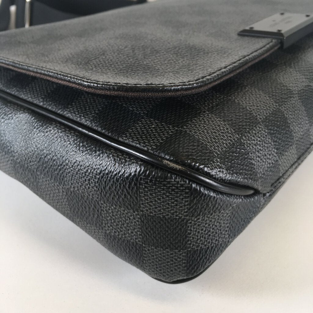 Louis Vuitton District Messenger Bag