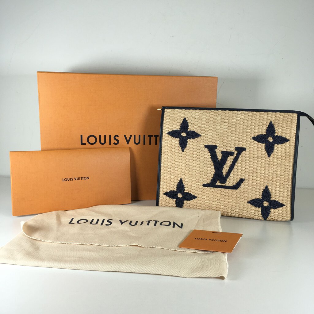 Louis Vuitton Toiletry 26