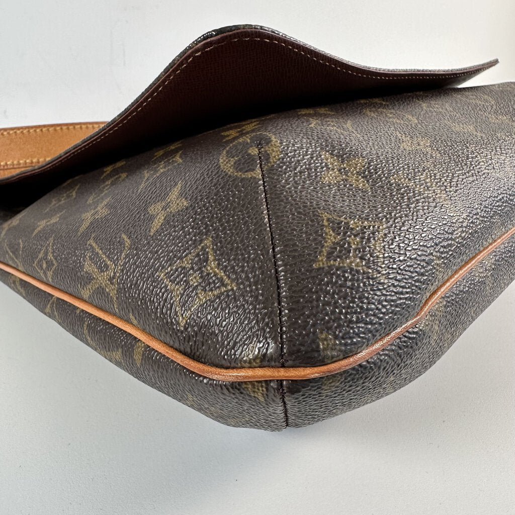 Louise Vuitton Musette Salsa