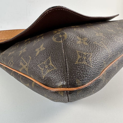 Louise Vuitton Musette Salsa