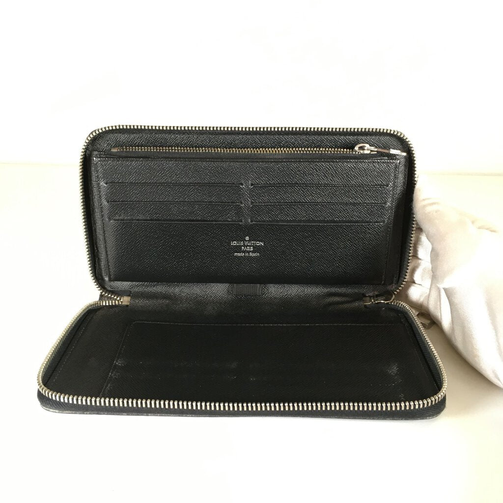 Louis Vuitton Zippy Organizer Wallet