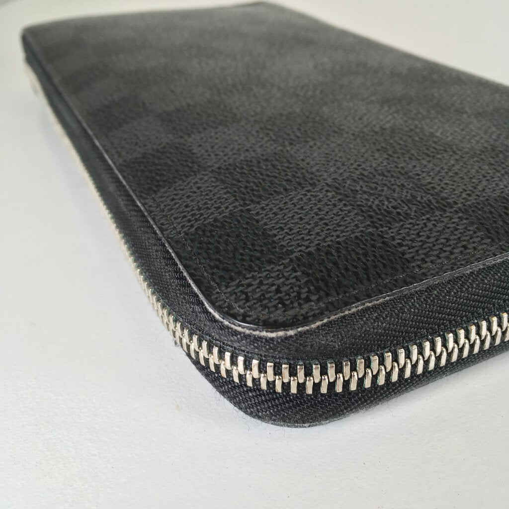 Louis Vuitton Zippy Organizer Wallet