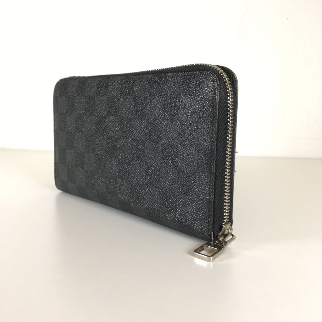 Louis Vuitton Zippy Organizer Wallet