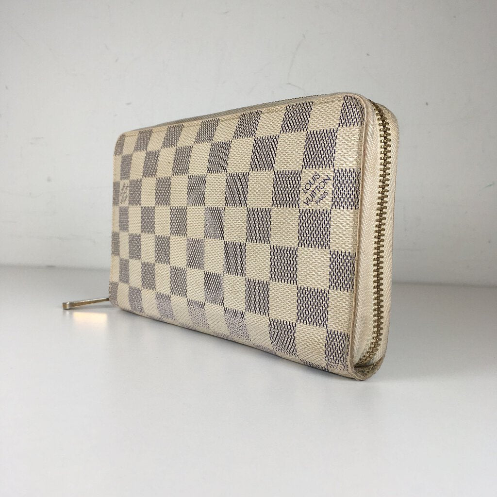 Louis Vuitton Zippy Organizer Wallet