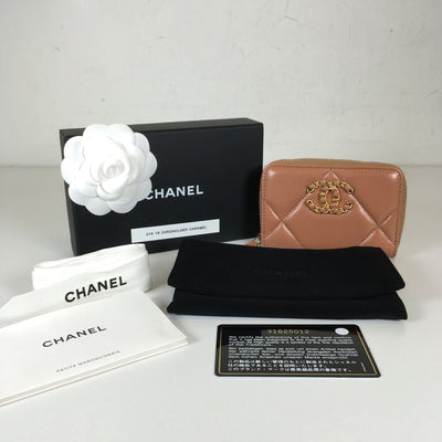 Chanel 19 Zippy Cardholder