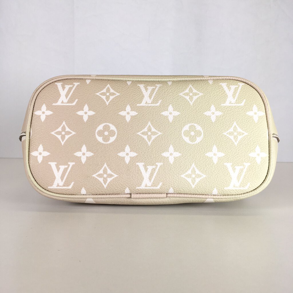 Louis Vuitton Marshmallow PM