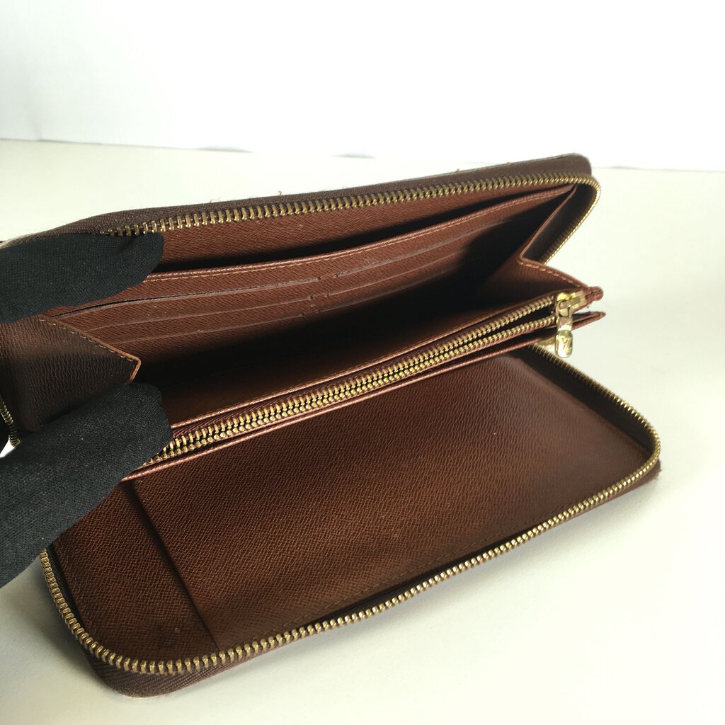 Louis Vuitton Zippy Organizer Wallet