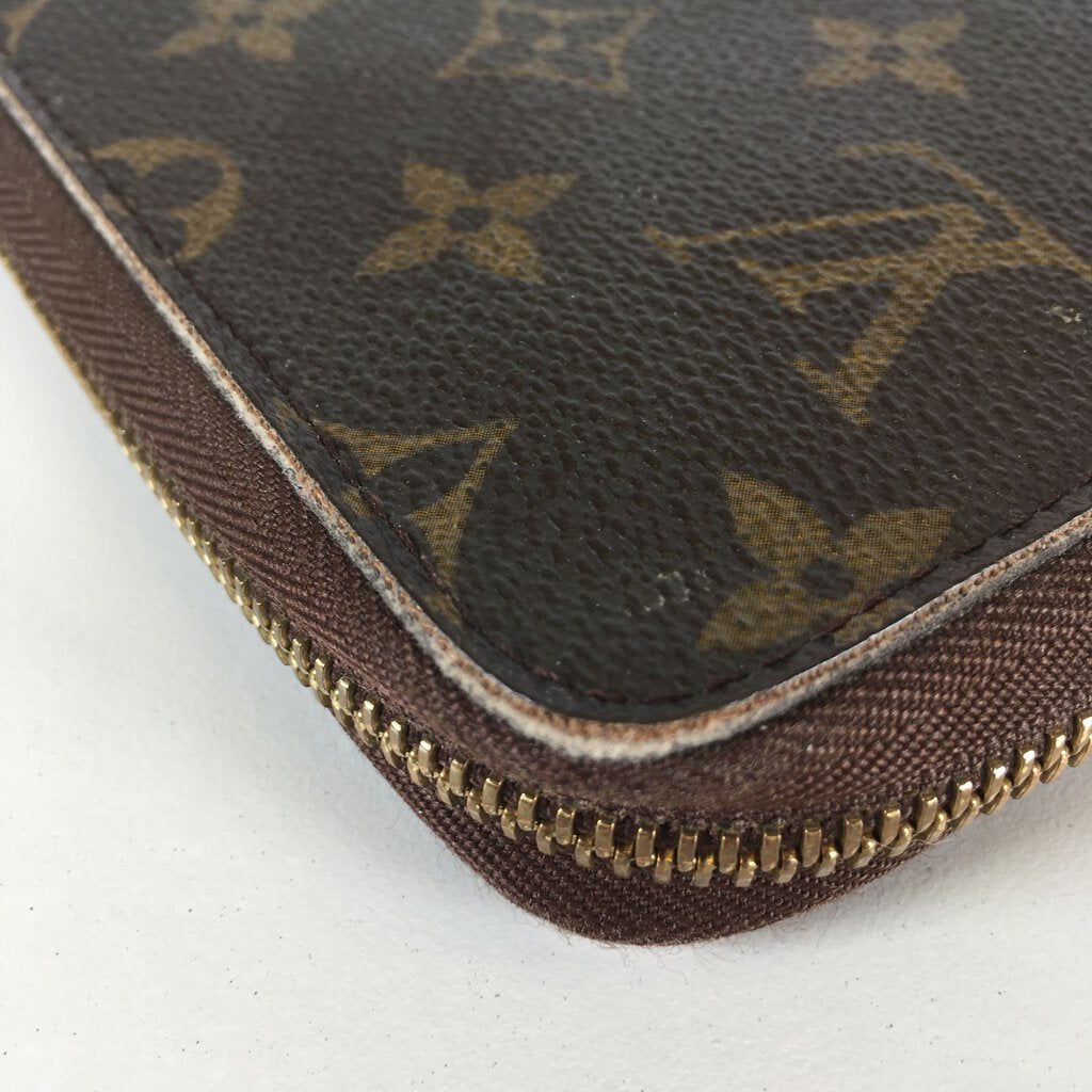 Louis Vuitton Zippy Organizer Wallet