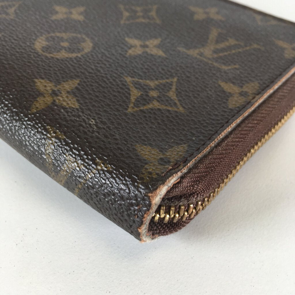 Louis Vuitton Zippy Organizer Wallet