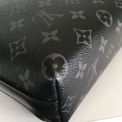 Louis Vuitton District Messenger Bag