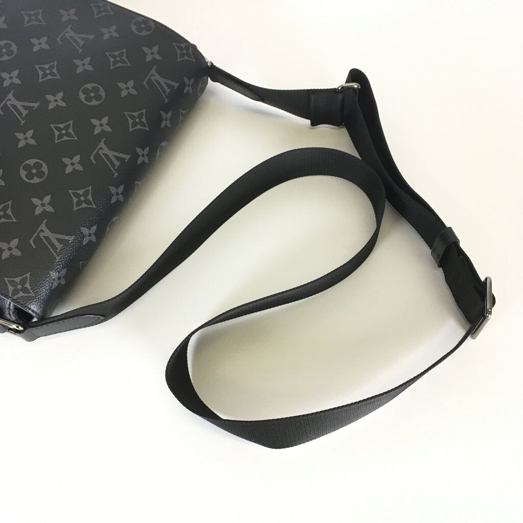 Louis Vuitton District Messenger Bag