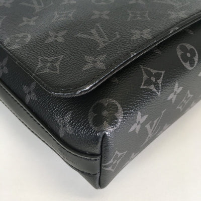 Louis Vuitton District Messenger Bag