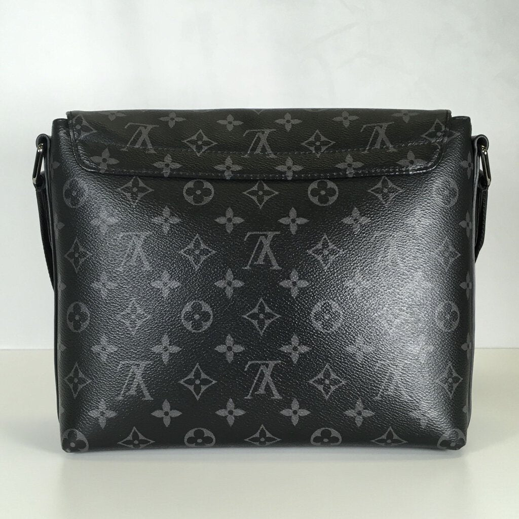 Louis Vuitton District Messenger Bag