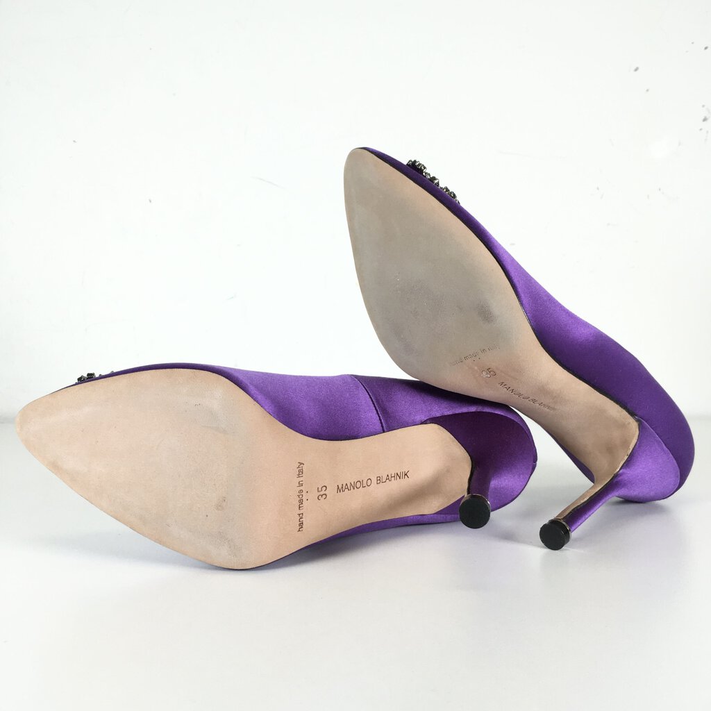 Manolo Blahnik Hangisi Heels 35