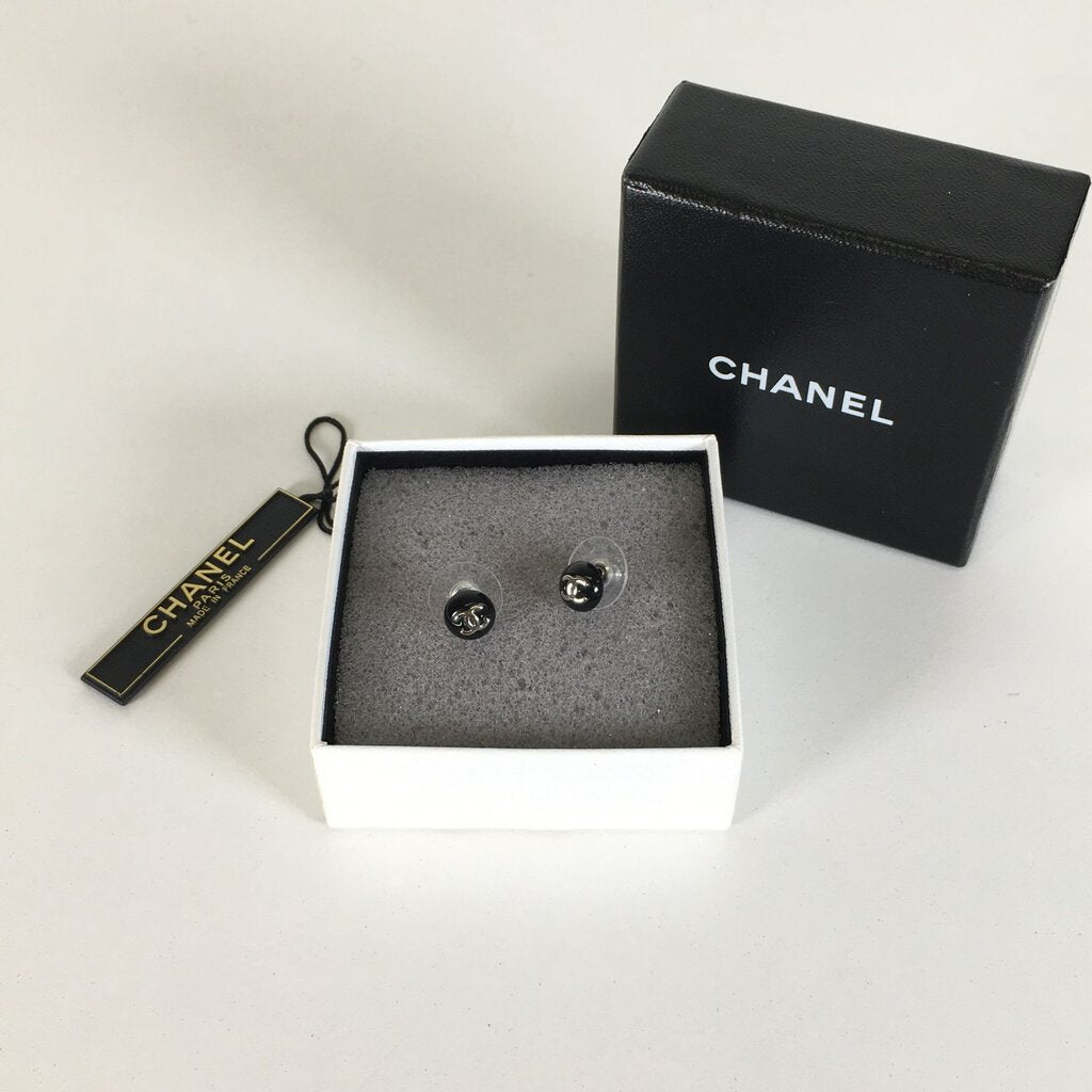 Chanel Logo Round Earstuds