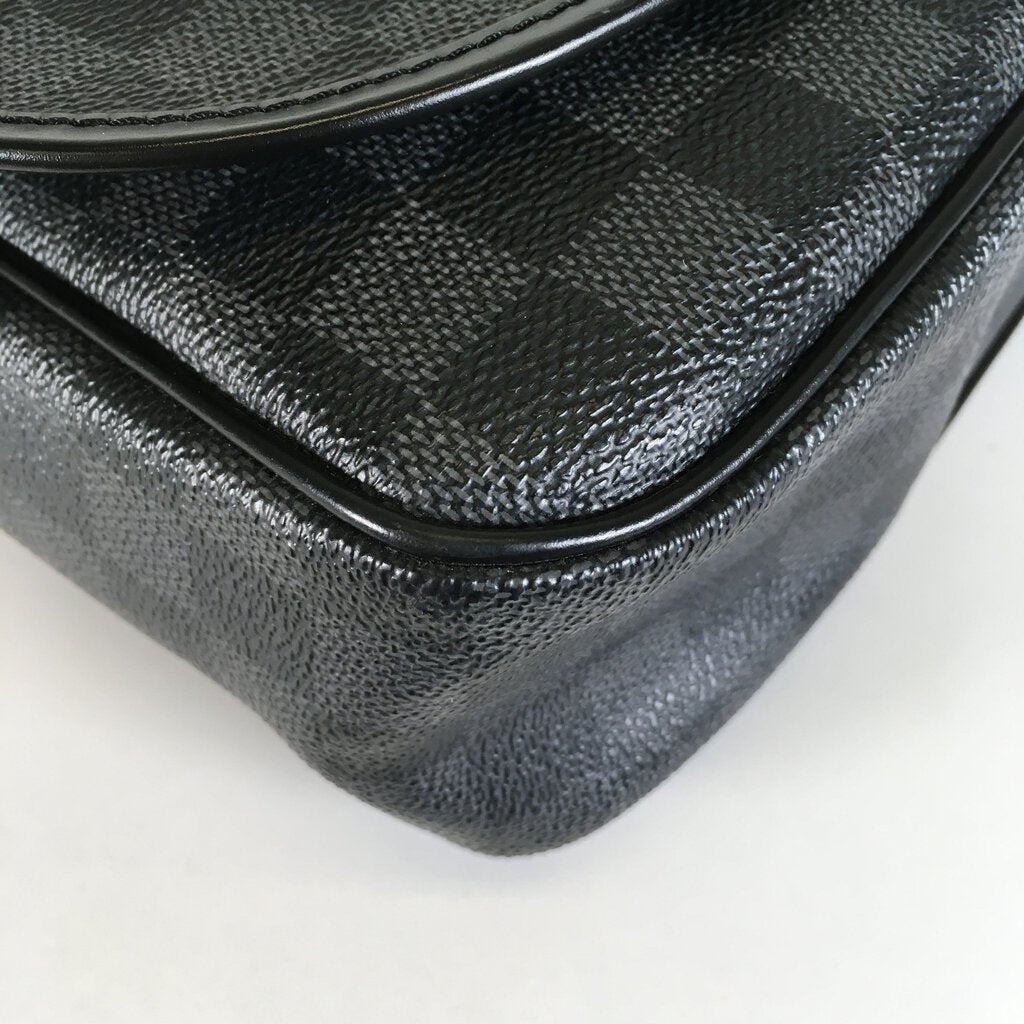 Louis Vuitton Daniel Messenger Bag