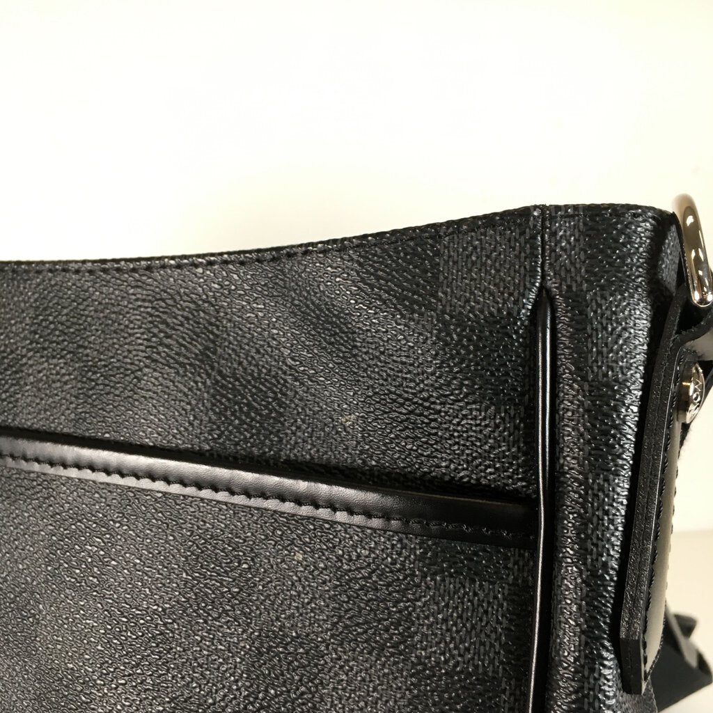 Louis Vuitton Daniel Messenger Bag