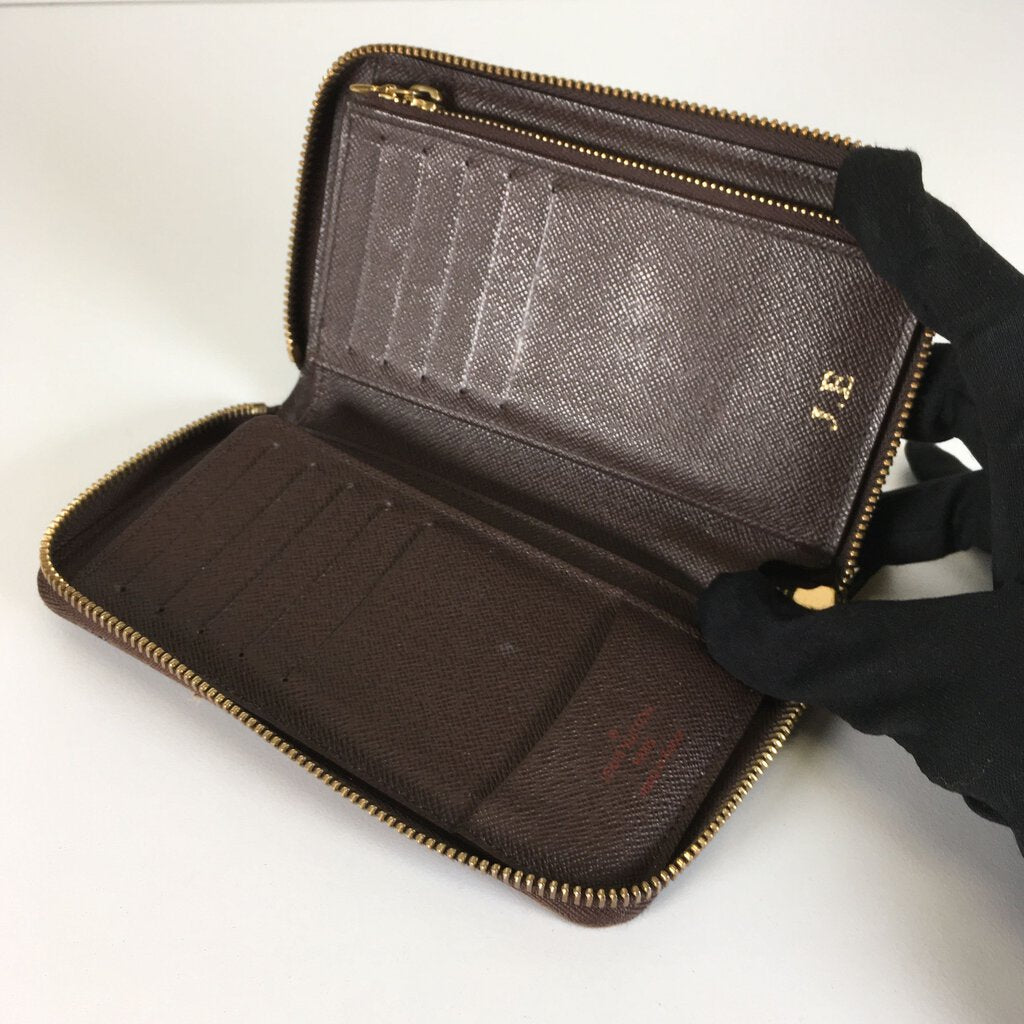 Louis Vuitton Zippy Wallet