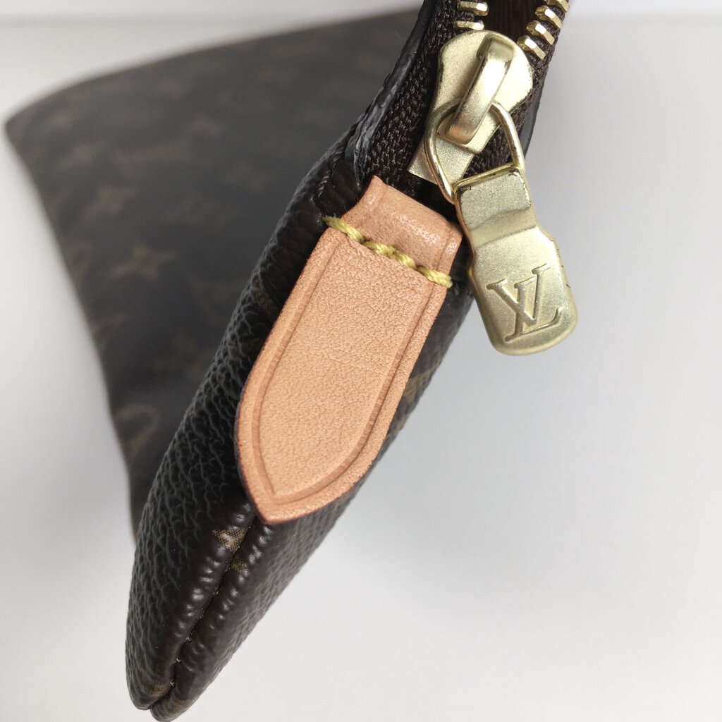 Louis Vuitton Etui Voyage MM