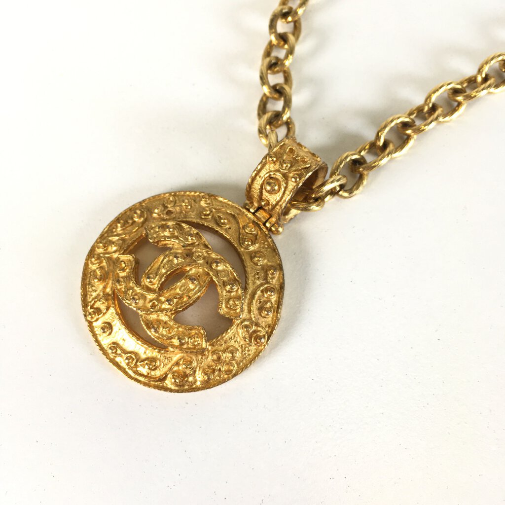 Chanel Vintage Round CC Necklace