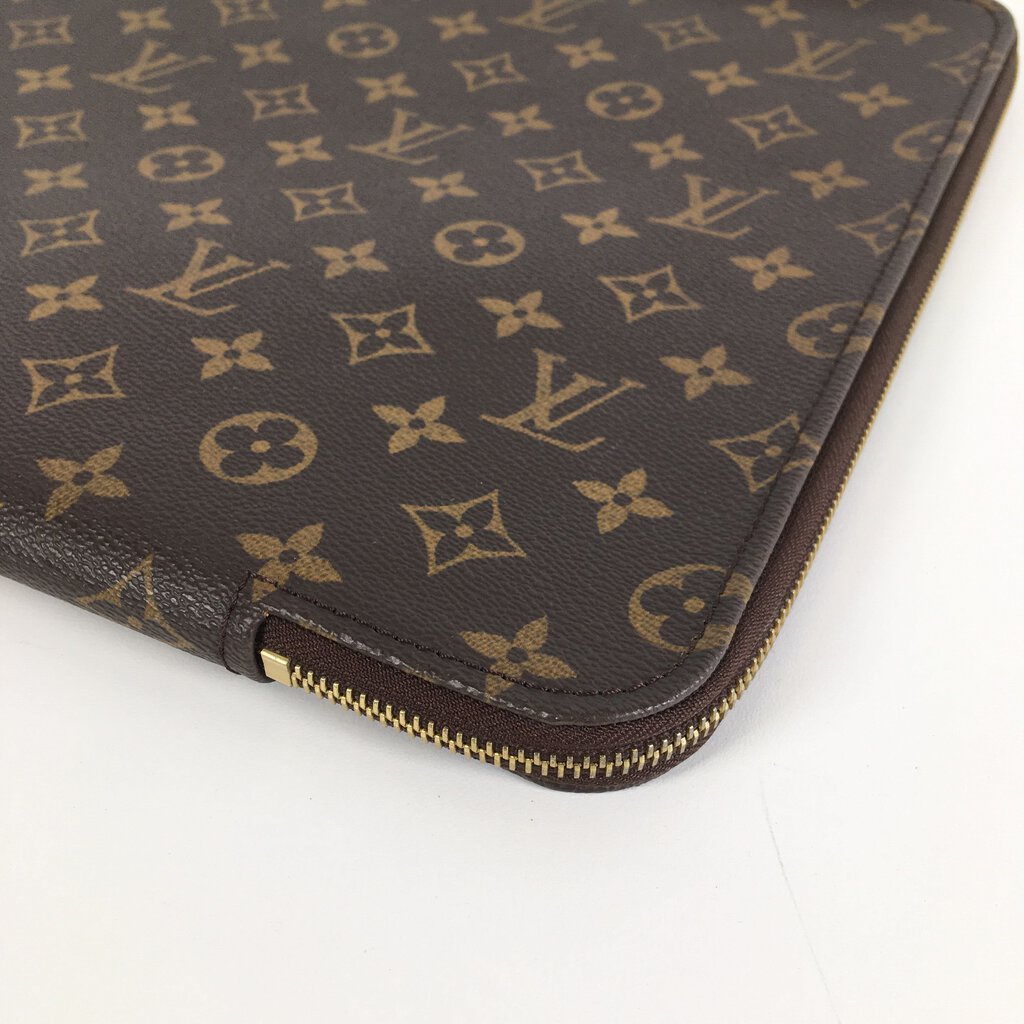 Louis Vuitton Etui GM