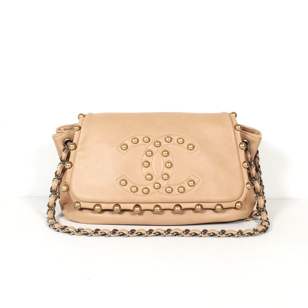 Chanel Pearl Flap in beige with gold pearls 