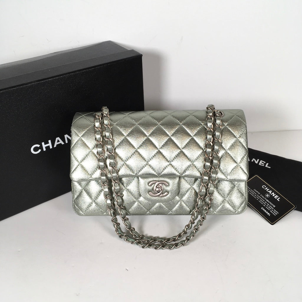 Chanel Classic Flap M/L